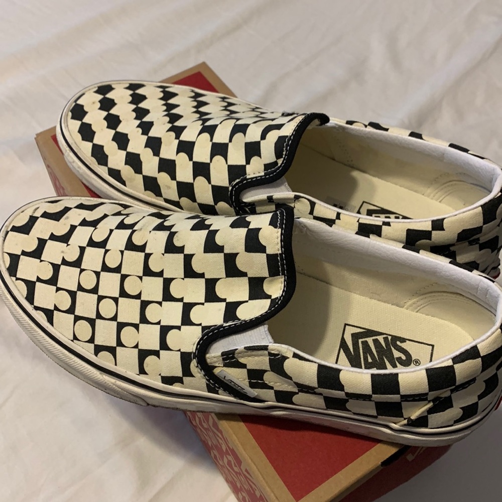SlipOns, change colors in the sun